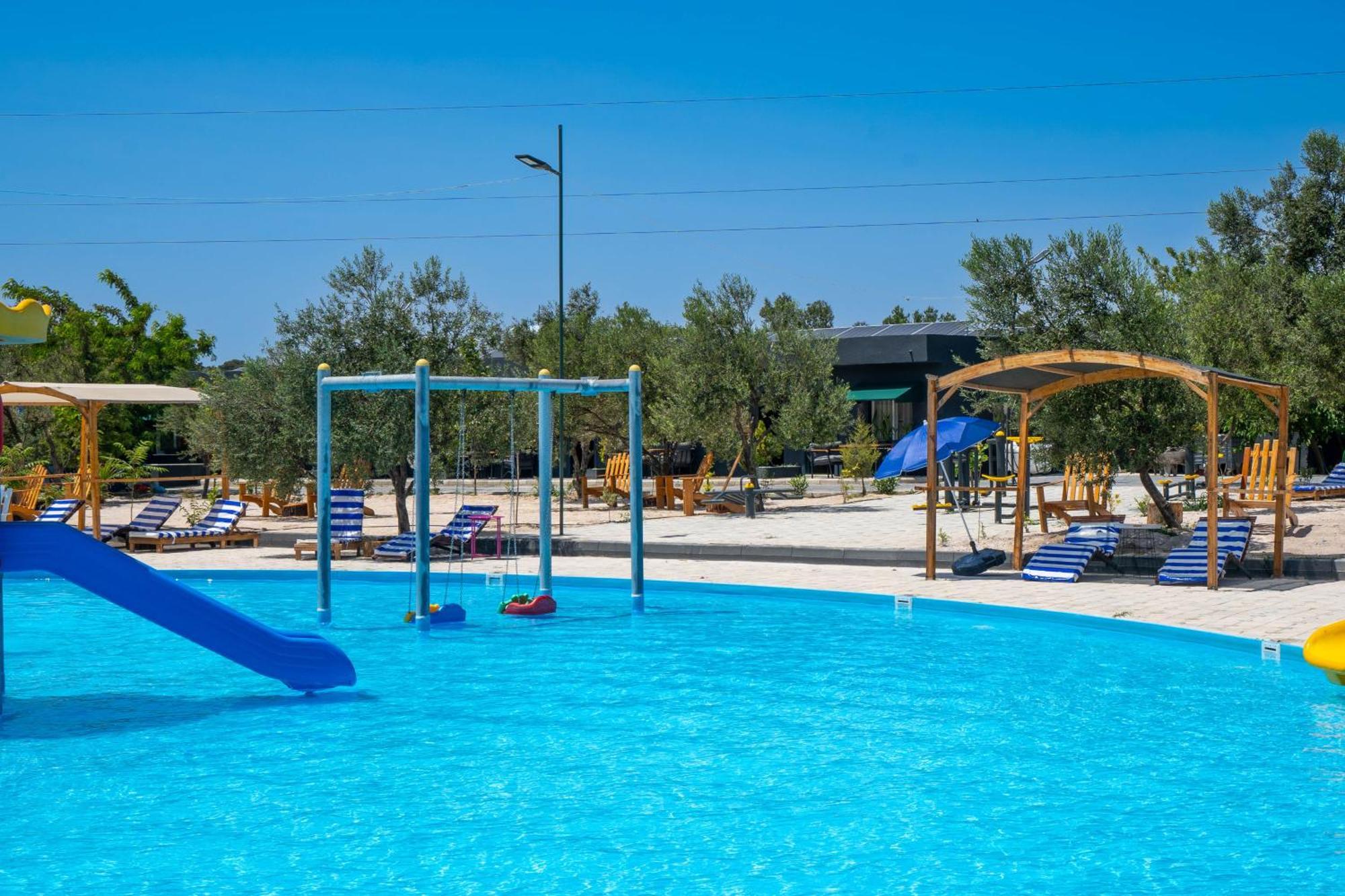 Simlarda Country Club Айвалык