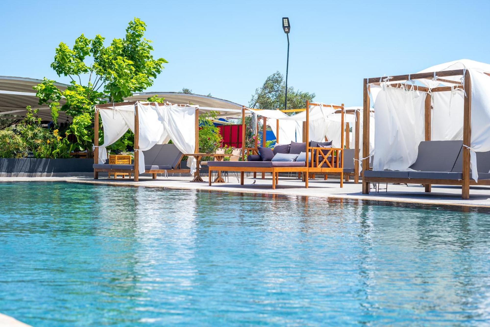 Simlarda Country Club Farm stay *