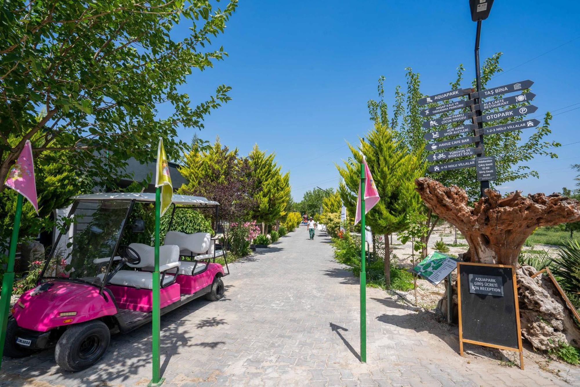 Simlarda Country Club Farm stay