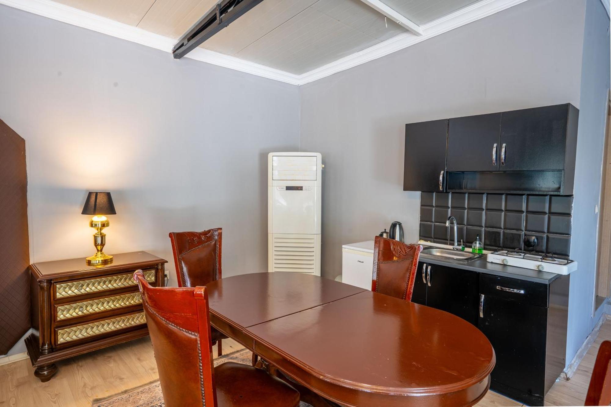 Simlarda Country Club Farm stay *